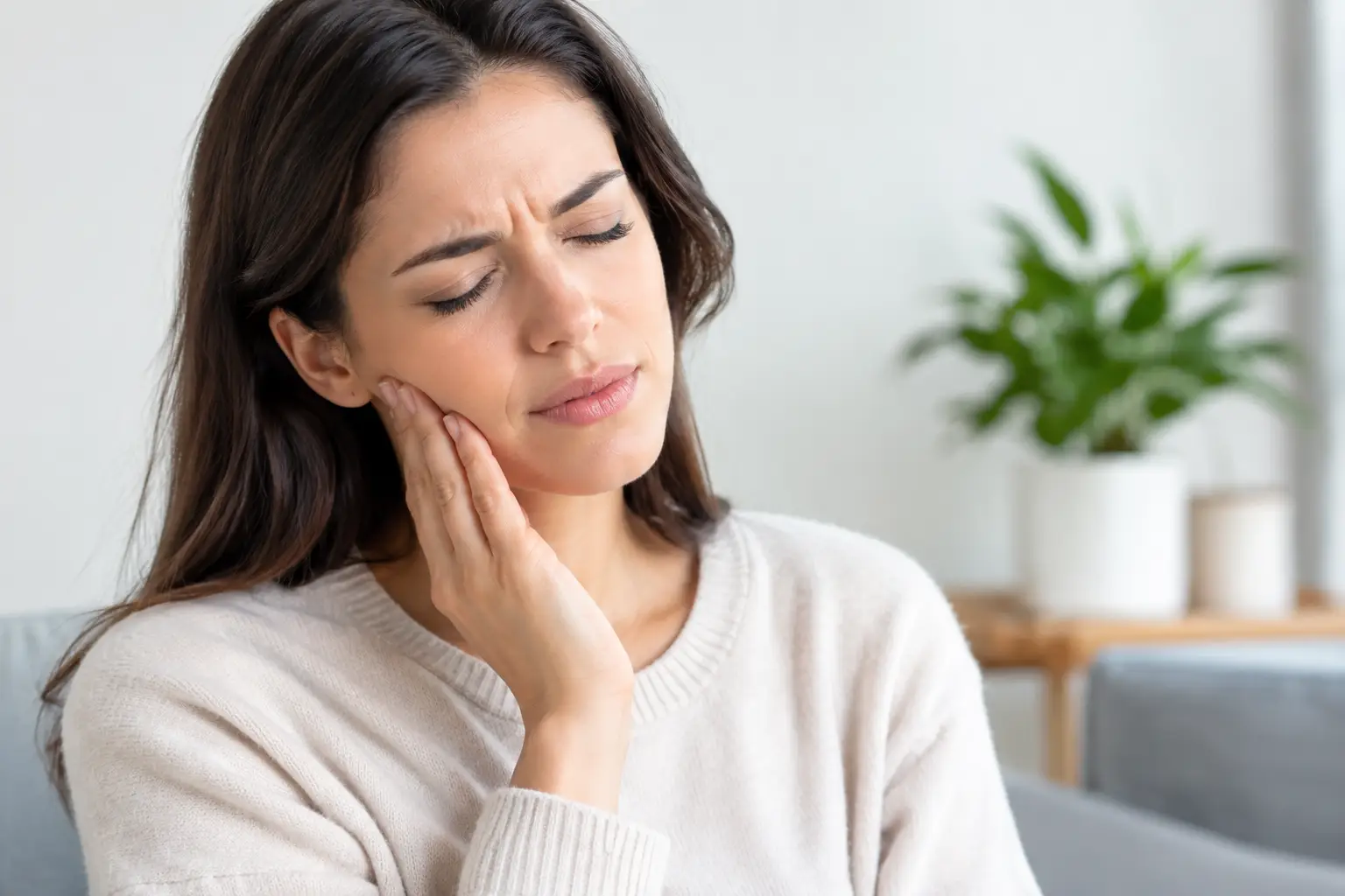 How to Relieve Jaw Pain Safely and Quickly